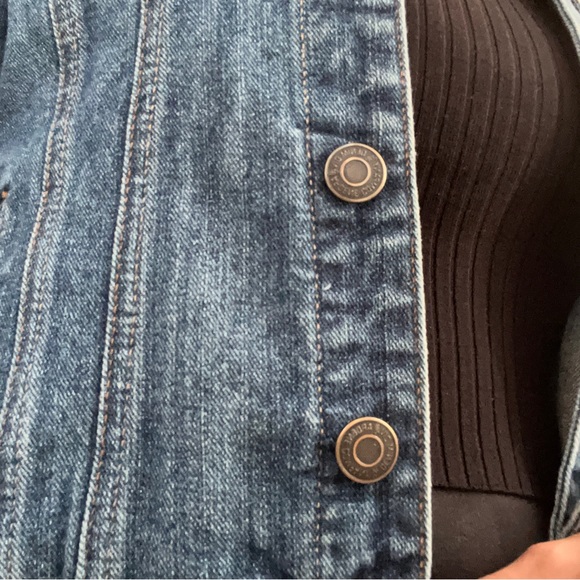 Ardene Denim Jacket in Medium. - Picture 3 of 5